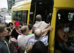 Юный таганрожец собирает подписи в пользу муниципального общественного транспорта Юный таганрожец собирает подписи в пользу муниципального общественного транспорта