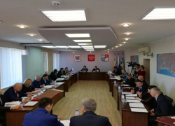 Депутаты гордумы Таганрога поделили портфели, без шума и драки Депутаты гордумы Таганрога поделили портфели, без шума и драки