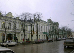 Таганрожцы решили, что в первую очередь надо улучшить улицу Петровскую Таганрожцы решили, что в первую очередь надо улучшить улицу Петровскую