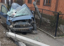 В жуткой аварии в Таганроге погиб мужчина В жуткой аварии в Таганроге погиб мужчина