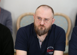 Таганрожец Сергей Бурлаков вошел в рабочую группу по подготовке поправок в Конституцию Таганрожец Сергей Бурлаков вошел в рабочую группу по подготовке поправок в Конституцию