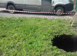 В Таганроге произошло новое обрушение коллектора — перекрывают целый переулок В Таганроге произошло новое обрушение коллектора — перекрывают целый переулок