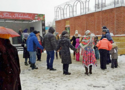 В Европейском квартале Таганрога с песнями и плясками отмечали Рождество В Европейском квартале Таганрога с песнями и плясками отмечали Рождество