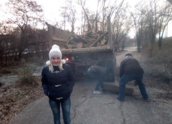 Волонтеры Таганрога убрали территорию около Бакинского моста Волонтеры Таганрога убрали территорию около Бакинского моста