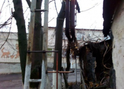 Трубы теплотрассы согревают воздух Таганрога Трубы теплотрассы согревают воздух Таганрога