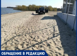 В Таганроге хозяин внедорожника ездит по пляжу, как по дороге В Таганроге хозяин внедорожника ездит по пляжу, как по дороге