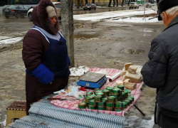 В Таганроге в «шаговой доступности» продают дешевую красную икру В Таганроге в «шаговой доступности» продают дешевую красную икру