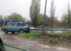 В Таганроге автомобиль на «автопилоте» привез пьяных пассажиров в отбойник В Таганроге автомобиль на «автопилоте» привез пьяных пассажиров в отбойник