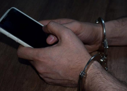 В Таганроге был задержен вор, который промышлял мобильными телефонами В Таганроге был задержен вор, который промышлял мобильными телефонами