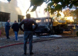 В Таганроге сгорел кран от соприкосновения с высоковольтными проводами В Таганроге сгорел кран от соприкосновения с высоковольтными проводами