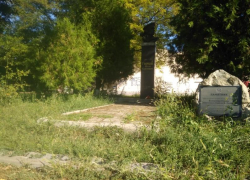 Власти Таганрога не вспомнили в День освобождения города о памятнике Героя Власти Таганрога не вспомнили в День освобождения города о памятнике Героя