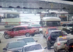В Таганроге попавших в ДТП водителей спасла кнопка ГЛОНАСС В Таганроге попавших в ДТП водителей спасла кнопка ГЛОНАСС