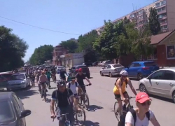 Тридцатиградусная жара не помешала велопараду в Таганроге Тридцатиградусная жара не помешала велопараду в Таганроге