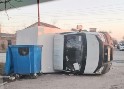 В Таганроге Hyundai влетел в «ГАЗель» и она перевернулась В Таганроге Hyundai влетел в «ГАЗель» и она перевернулась