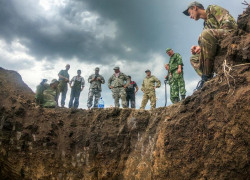 Поисковики "Миус-Фронта" обнаружили немецкий бункер под Таганрогом Поисковики "Миус-Фронта" обнаружили немецкий бункер под Таганрогом