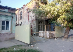 Таганрожцы взволнованно гадают о судьбе бывшего Дома пионеров Таганрожцы взволнованно гадают о судьбе бывшего Дома пионеров