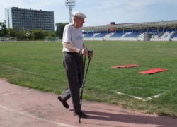 95-летний пенсионер Вадим Терновой получит золотой значок ГТО 95-летний пенсионер Вадим Терновой получит золотой значок ГТО