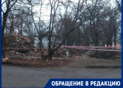 В Таганроге пройти по Чехова теперь можно только в рыбацких забродах В Таганроге пройти по Чехова теперь можно только в рыбацких забродах