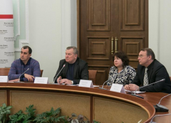 В администрации Ростовской области предложили лишать УК лицензий за плохую уборку снега В администрации Ростовской области предложили лишать УК лицензий за плохую уборку снега