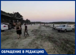 Наглые автолюбители уничтожают побережье пляжа под Таганрогом Наглые автолюбители уничтожают побережье пляжа под Таганрогом
