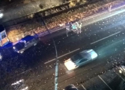 Перебегавшего дорогу мужчину насмерть сбила легковушка в Таганроге Перебегавшего дорогу мужчину насмерть сбила легковушка в Таганроге