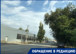 Таганрожца пугает строящийся у ж/д дороги ТРЦ на улице Москатова Таганрожца пугает строящийся у ж/д дороги ТРЦ на улице Москатова