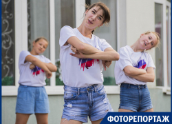 Зажигательным флешмобом в Таганроге отметили День российского флага Зажигательным флешмобом в Таганроге отметили День российского флага