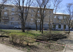 На Октябрьской площади Таганрога не стоит летом искать тенек На Октябрьской площади Таганрога не стоит летом искать тенек
