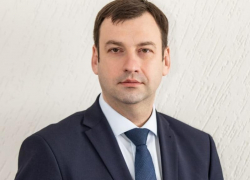 Сити-менеджер Таганрога Андрей Лисицкий поздравил выпускников, родителей и учителей с "Последним звонком" Сити-менеджер Таганрога Андрей Лисицкий поздравил выпускников, родителей и учителей с "Последним звонком"