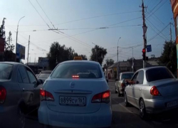 Недобросовестные таганрогские автолюбители выстраиваются в очередь для оформления протоколов Недобросовестные таганрогские автолюбители выстраиваются в очередь для оформления протоколов