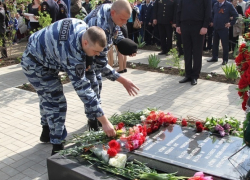 В Таганроге открыли обновленный памятник погибшим в 1941 году милиционерам В Таганроге открыли обновленный памятник погибшим в 1941 году милиционерам