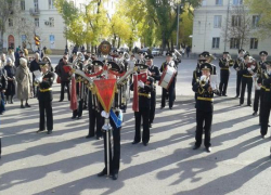 В Таганроге прошел митинг в честь 7 ноября В Таганроге прошел митинг в честь 7 ноября