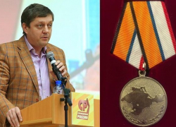 Семь депутатов Госдумы получили медаль «За возвращение Крыма» Семь депутатов Госдумы получили медаль «За возвращение Крыма»