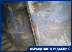 В Таганроге есть подъезд, который может быть натуральной декорацией для фильмов страшилок В Таганроге есть подъезд, который может быть натуральной декорацией для фильмов страшилок