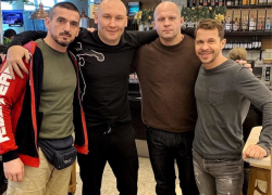 Таганрожец Павел Деревянко поехал в Америку в группе поддержки бойца Федора Емельяненко Таганрожец Павел Деревянко поехал в Америку в группе поддержки бойца Федора Емельяненко