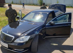 Таганрогские таможенники изъяли «Мерседес Бенц» за 10 млн рублей Таганрогские таможенники изъяли «Мерседес Бенц» за 10 млн рублей