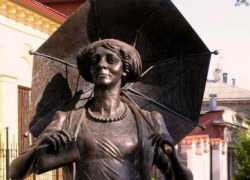 Календарь: 10 лет со дня открытия памятника Раневской в Таганроге Календарь: 10 лет со дня открытия памятника Раневской в Таганроге