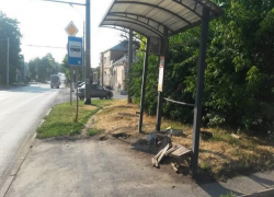 Таганрожцы обсудили состояние остановок в городе Таганрожцы обсудили состояние остановок в городе
