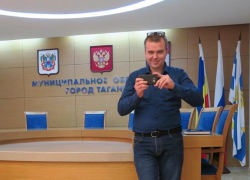 Сегодня День рождения празднует известный таганрогский блогер Максим Алипатов Сегодня День рождения празднует известный таганрогский блогер Максим Алипатов