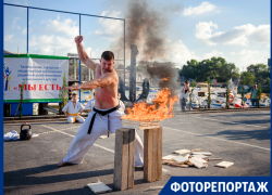 Юных таганрожцев поразило шоу, которое устроили для них настоящие богатыри Юных таганрожцев поразило шоу, которое устроили для них настоящие богатыри