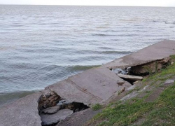 Набережная Таганрога уходит под воду Набережная Таганрога уходит под воду