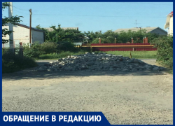 Шлагбаум из камней вырос за одну ночь в СНТ «Мичуринец» в Таганроге Шлагбаум из камней вырос за одну ночь в СНТ «Мичуринец» в Таганроге