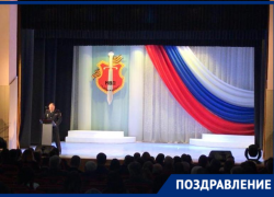 В Таганроге прошел традиционный праздничный концерт ко Дню работника полиции В Таганроге прошел традиционный праздничный концерт ко Дню работника полиции