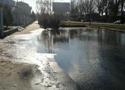 Улица Дзержинского в Таганроге превращается в болото Улица Дзержинского в Таганроге превращается в болото