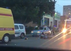 В Таганроге мотоциклист попал под колеса авто, а потом в реанимацию В Таганроге мотоциклист попал под колеса авто, а потом в реанимацию