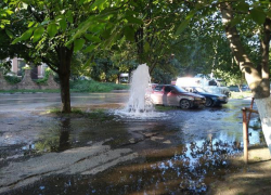 Лопнувшая труба оставила без воды таганрожцев в районах Западный и Русское поле Лопнувшая труба оставила без воды таганрожцев в районах Западный и Русское поле