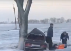 На заснеженной трассе Ростов-Таганрог машину занесло в кювет На заснеженной трассе Ростов-Таганрог машину занесло в кювет