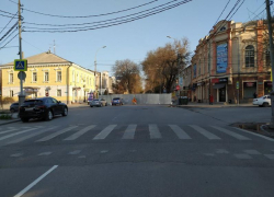 Улицу Петровскую в Таганроге перекрыли на реконструкцию Улицу Петровскую в Таганроге перекрыли на реконструкцию