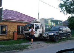 За парковку на тротуаре таганрожцы предложили наказывать рублем За парковку на тротуаре таганрожцы предложили наказывать рублем