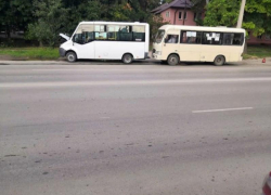 Общественно опасный транспорт?: утреннее ДТП в районе "26 магазина" Общественно опасный транспорт?: утреннее ДТП в районе "26 магазина"
